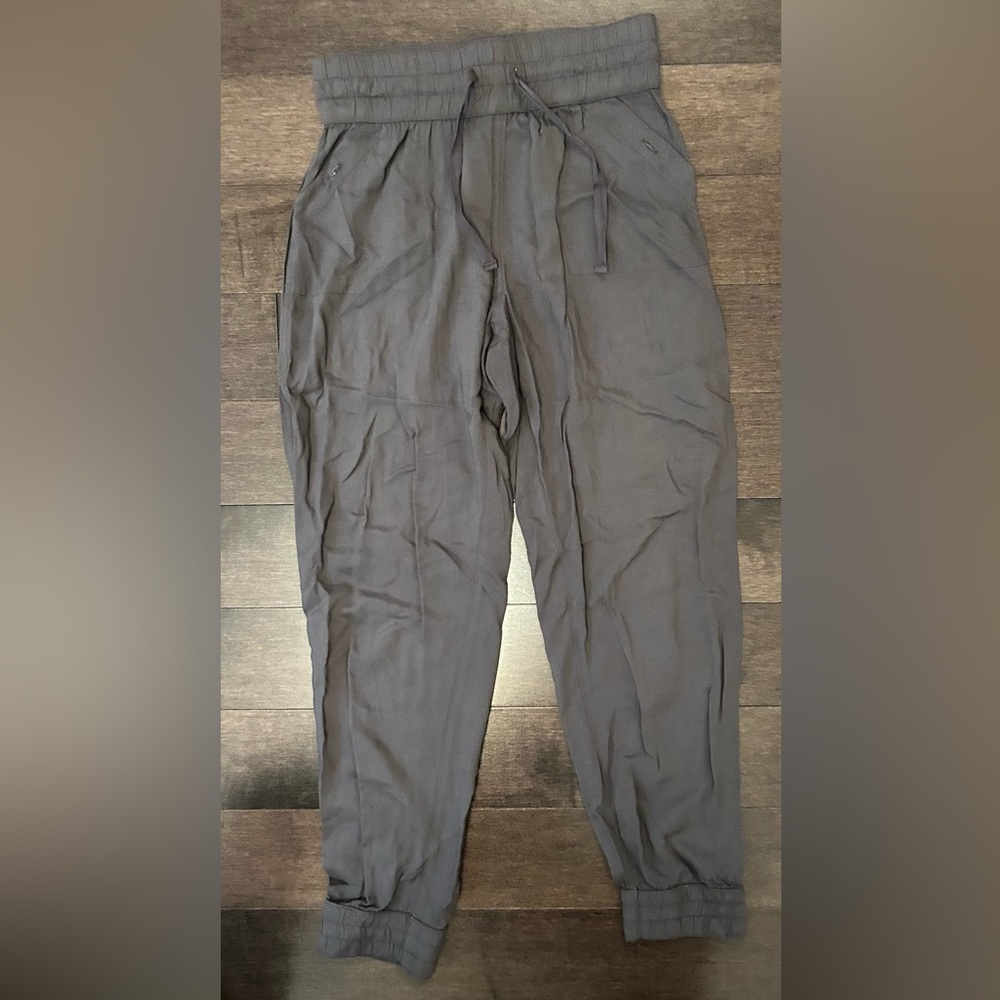 Aritzia TNA Jogger Pants with Elastic (XS)